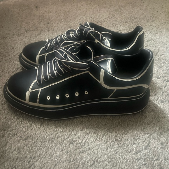 Alexander McQueen Blsck and white - Picture 2 of 5